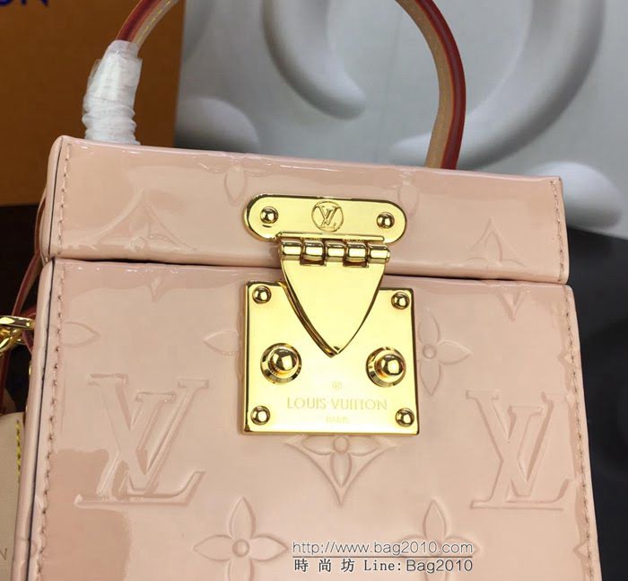 路易威登LV 頂級原單 拋光Monogram Vernis漆面皮革版 Bleecker Box手袋 路易威登方形珠寶箱時尚升級 手提或斜挎 M52464  YDH2392